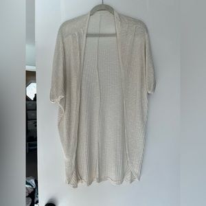 Short sleeve sweater